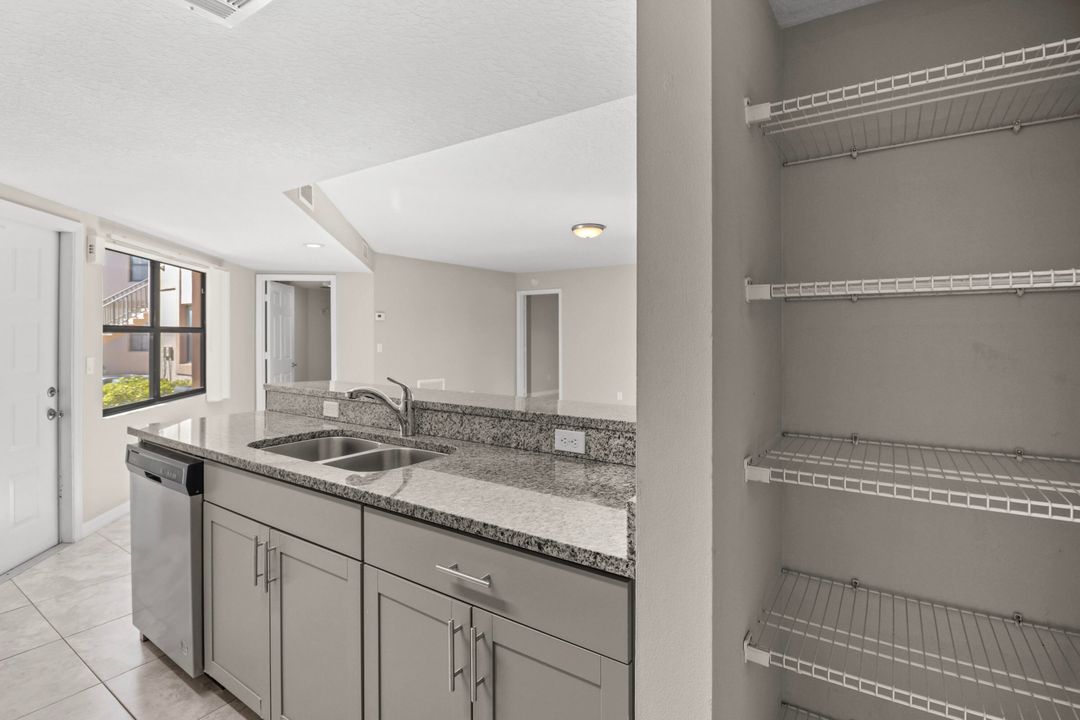 出租: $1,700 (2 贝兹, 2 浴室, 1000 平方英尺)