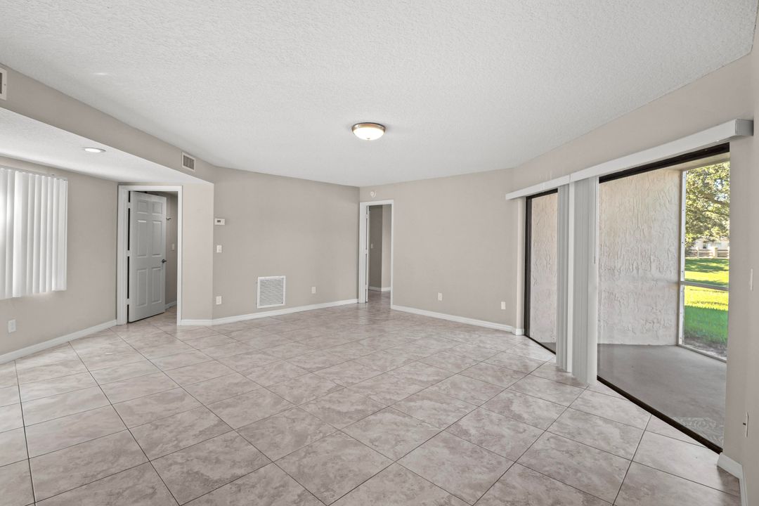 出租: $1,700 (2 贝兹, 2 浴室, 1000 平方英尺)