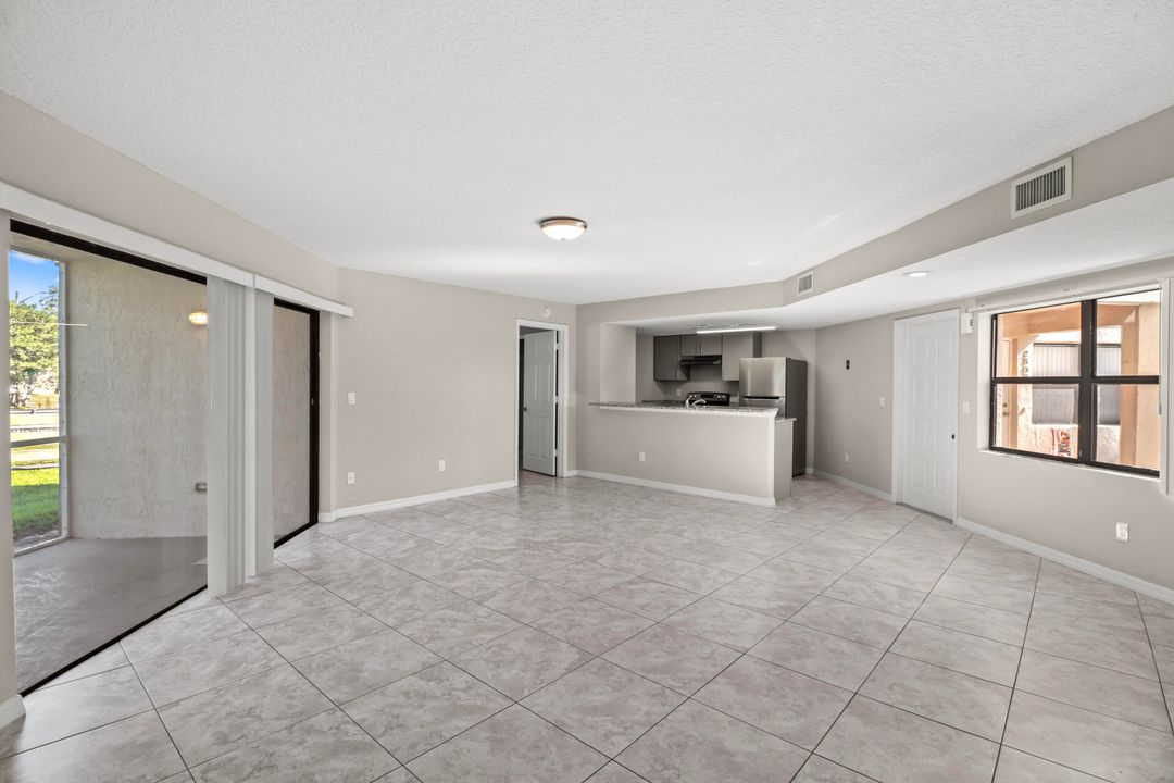 出租: $1,700 (2 贝兹, 2 浴室, 1000 平方英尺)