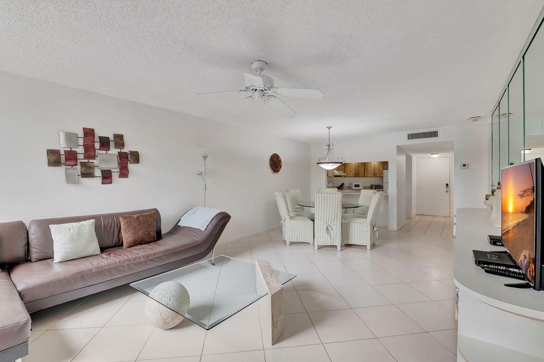 В аренду: $2,300 (1 спален, 1 ванн, 724 Квадратных фут)