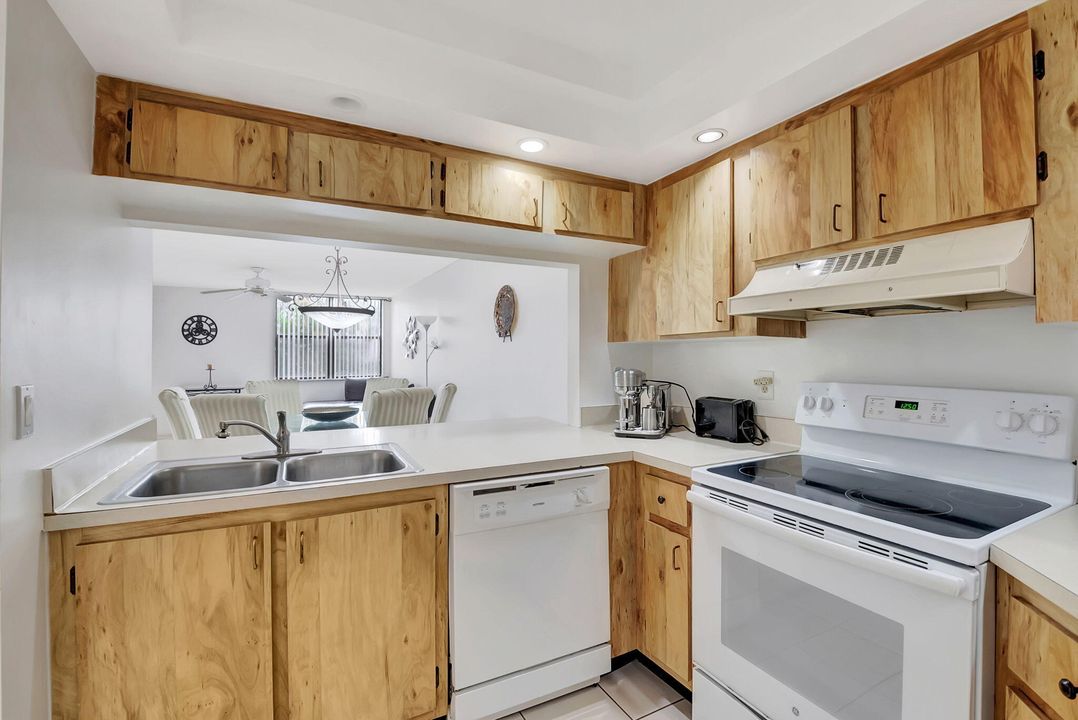 В аренду: $2,300 (1 спален, 1 ванн, 724 Квадратных фут)