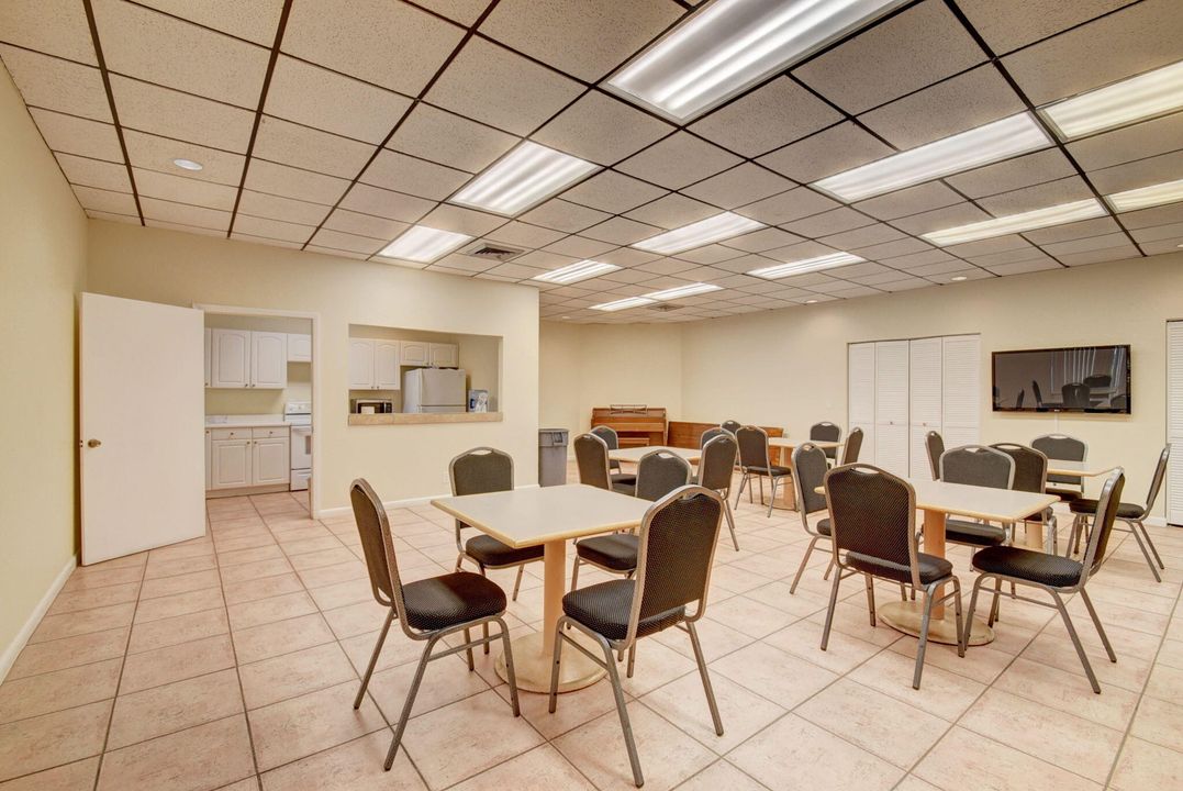 В аренду: $2,300 (1 спален, 1 ванн, 724 Квадратных фут)