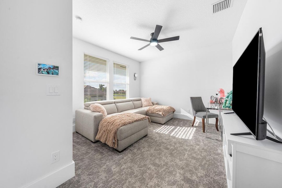 На продажу: $889,000 (4 спален, 4 ванн, 2475 Квадратных фут)