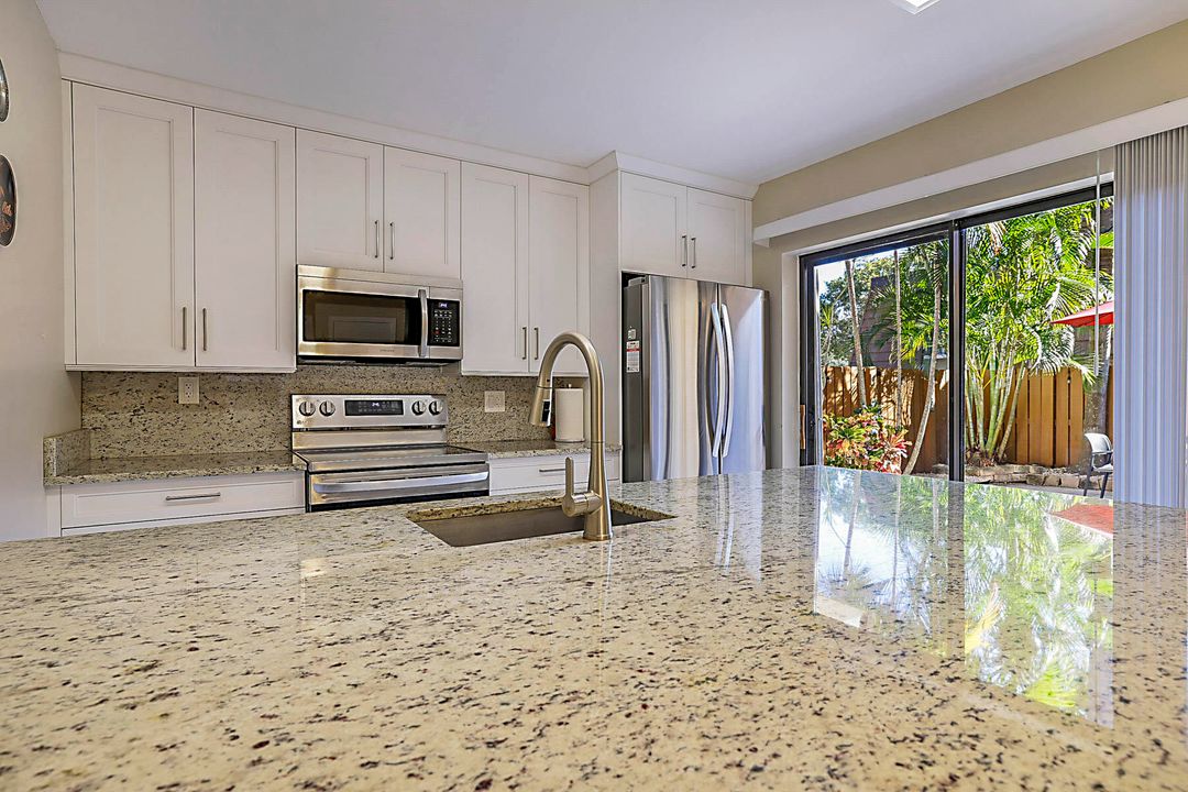 待售: $489,000 (2 贝兹, 2 浴室, 1236 平方英尺)