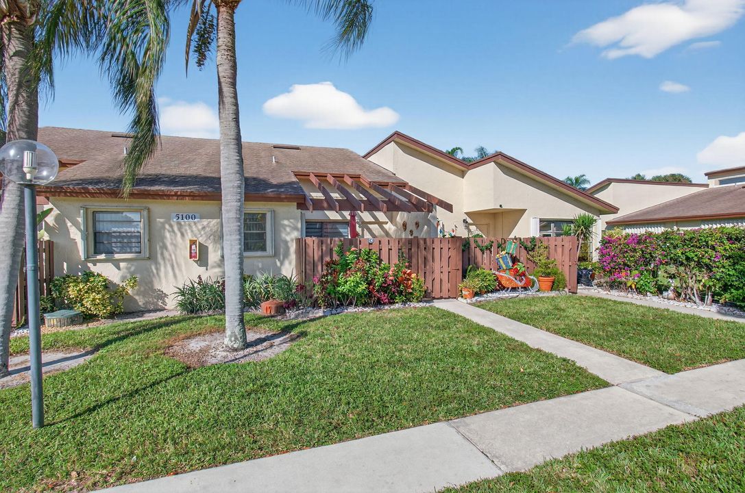 For Sale: $229,000 (2 beds, 2 baths, 1160 Square Feet)