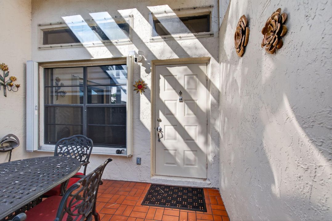 For Sale: $229,000 (2 beds, 2 baths, 1160 Square Feet)