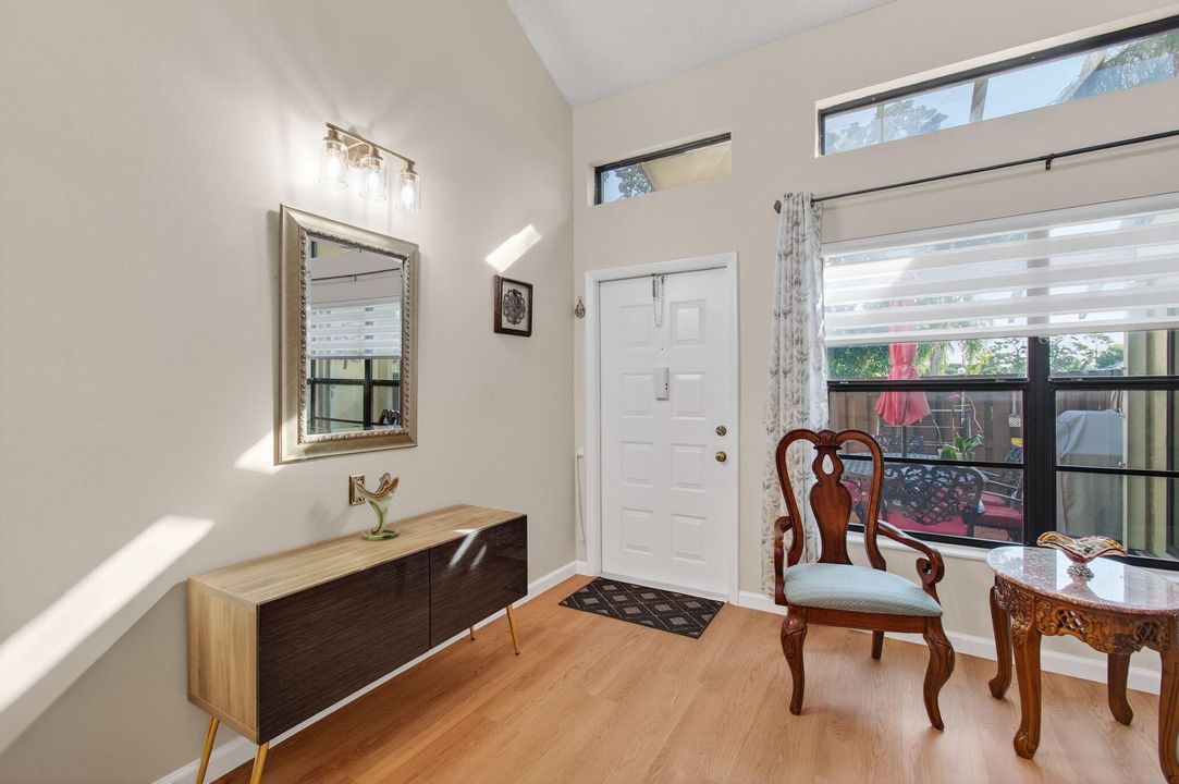 For Sale: $229,000 (2 beds, 2 baths, 1160 Square Feet)