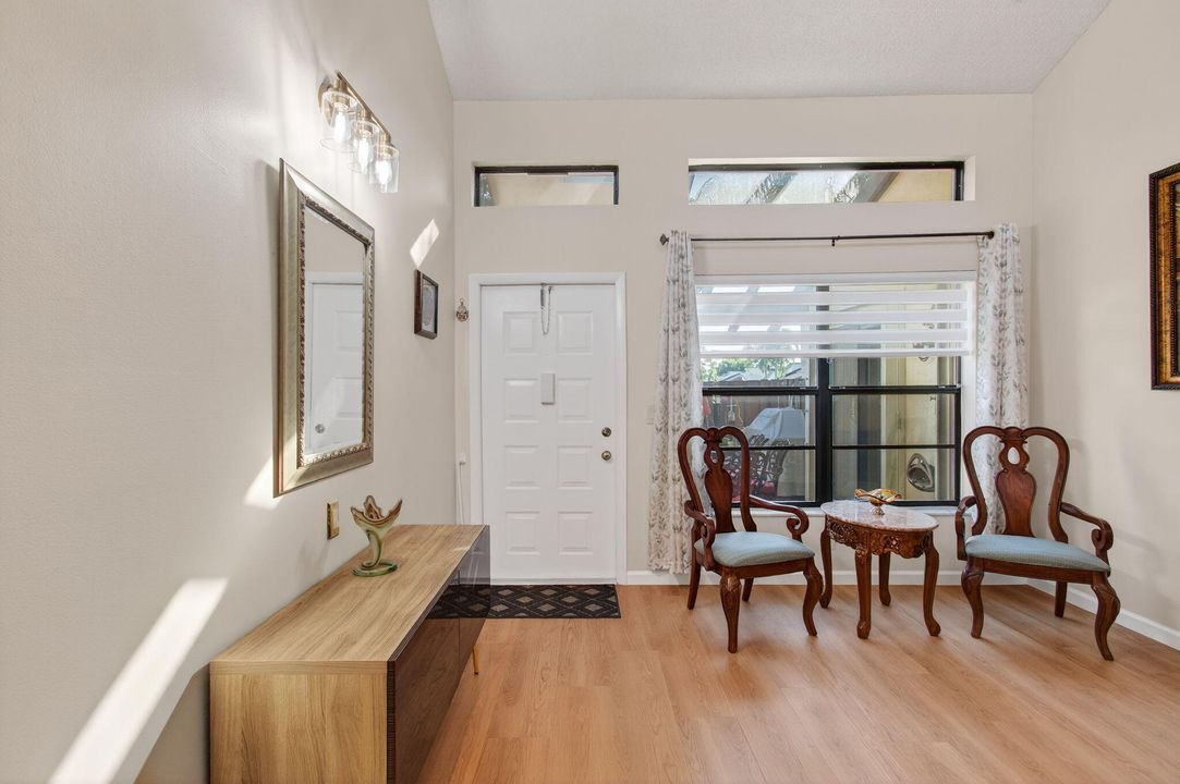 For Sale: $229,000 (2 beds, 2 baths, 1160 Square Feet)