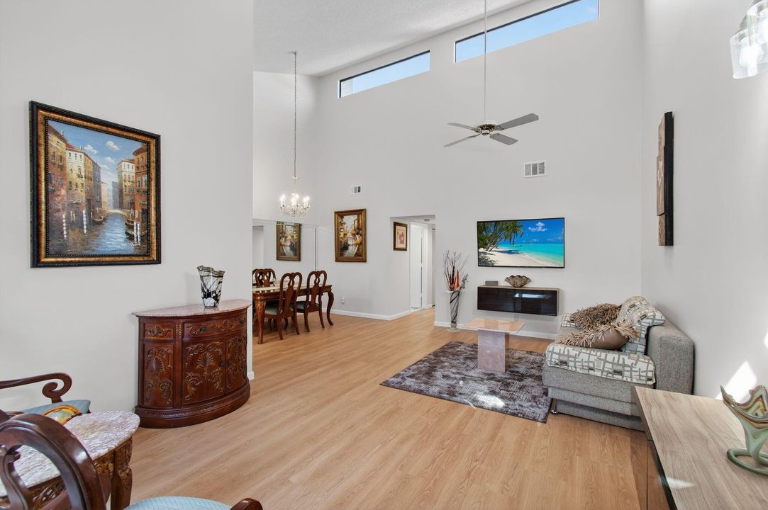 For Sale: $229,000 (2 beds, 2 baths, 1160 Square Feet)