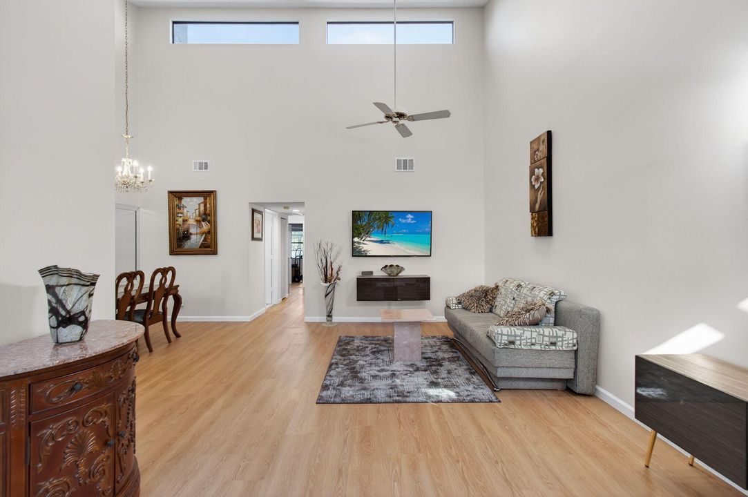 For Sale: $229,000 (2 beds, 2 baths, 1160 Square Feet)