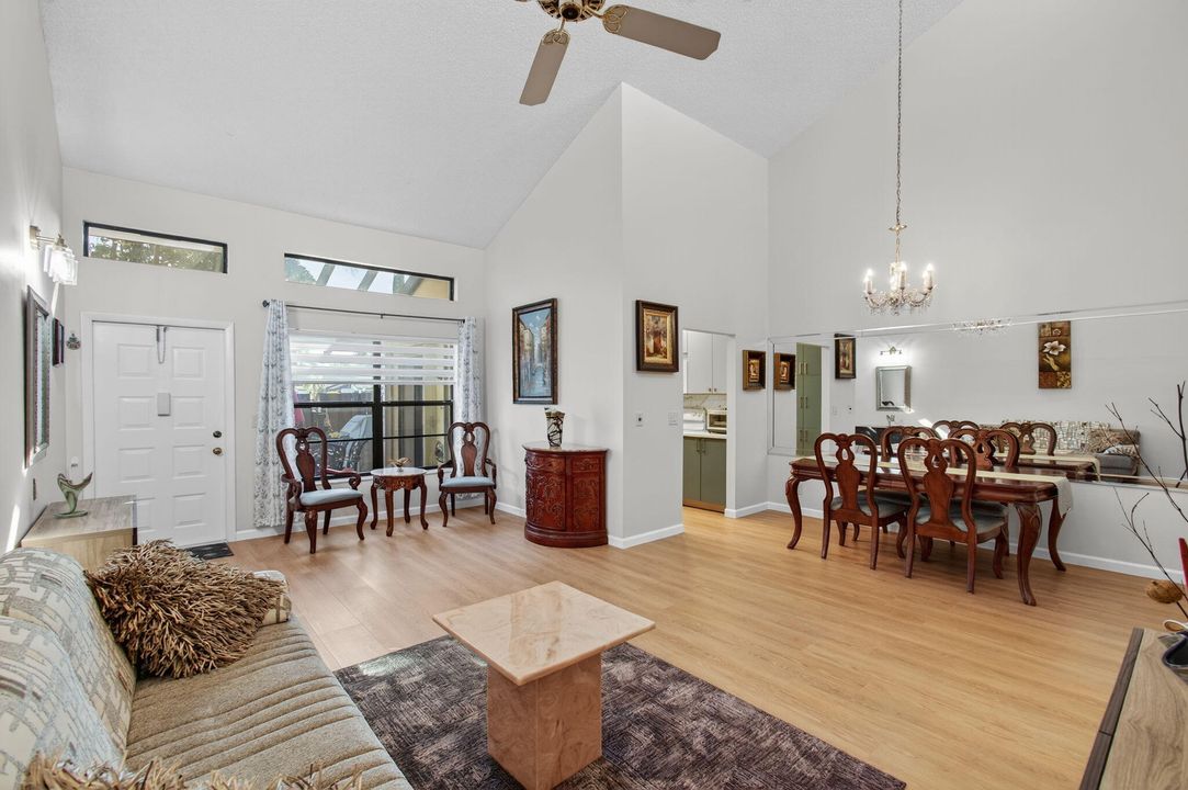 For Sale: $229,000 (2 beds, 2 baths, 1160 Square Feet)