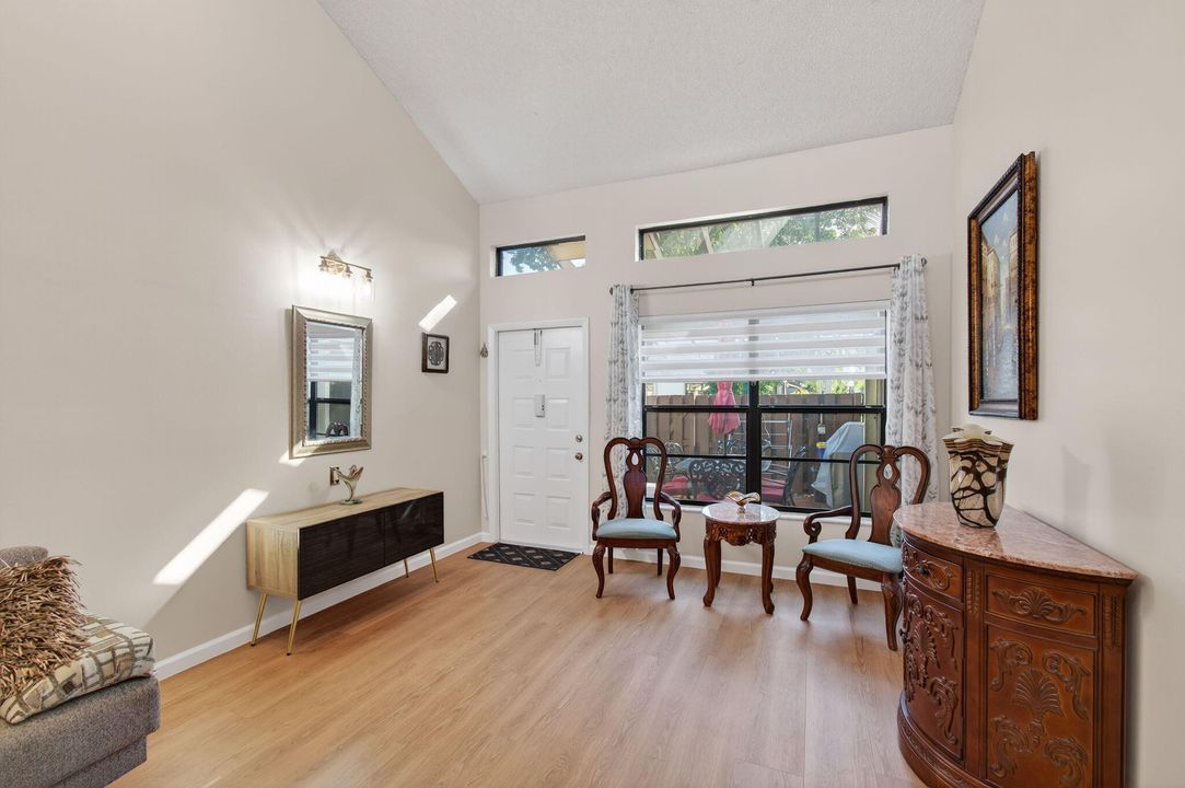 For Sale: $229,000 (2 beds, 2 baths, 1160 Square Feet)