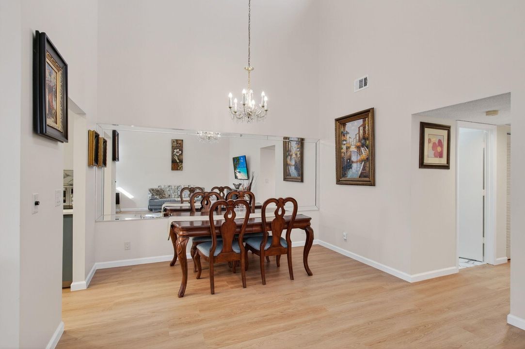 For Sale: $229,000 (2 beds, 2 baths, 1160 Square Feet)