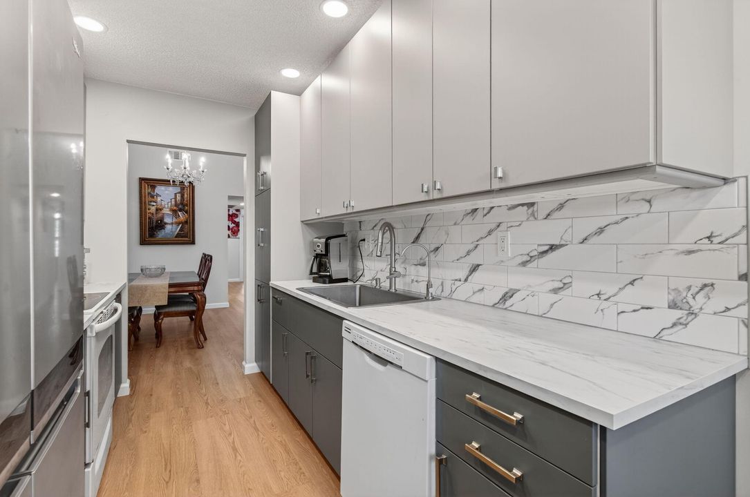 For Sale: $229,000 (2 beds, 2 baths, 1160 Square Feet)