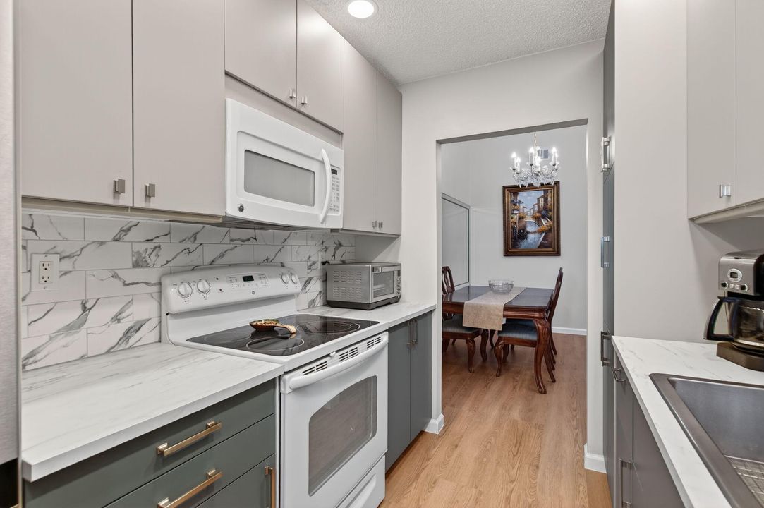 For Sale: $229,000 (2 beds, 2 baths, 1160 Square Feet)