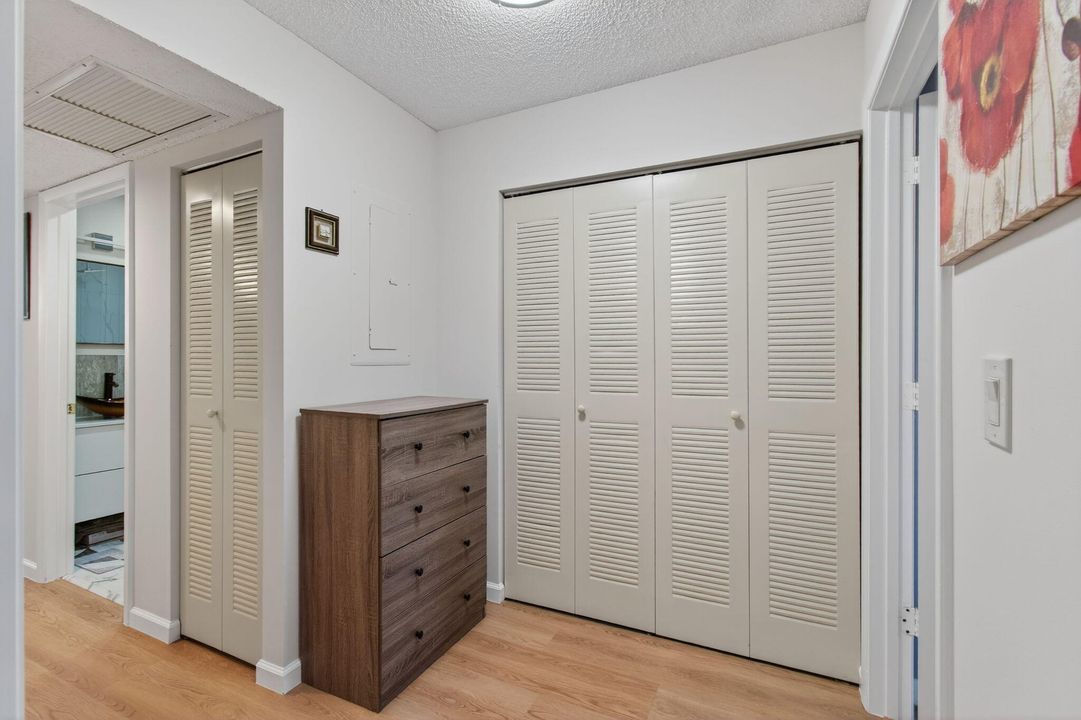 For Sale: $229,000 (2 beds, 2 baths, 1160 Square Feet)