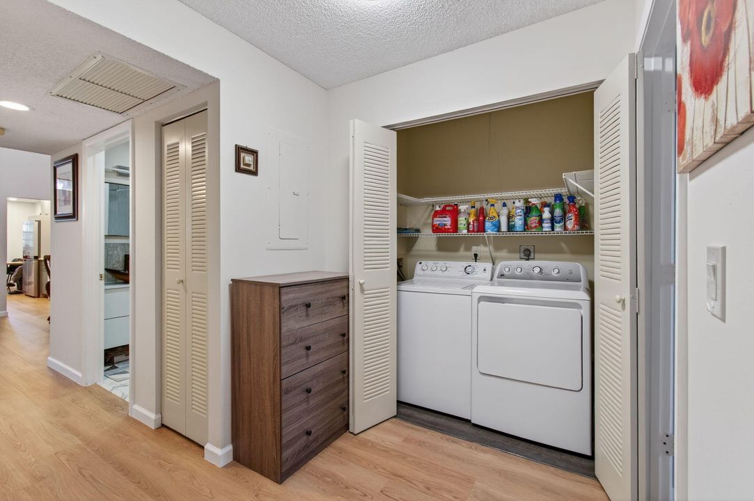 For Sale: $229,000 (2 beds, 2 baths, 1160 Square Feet)