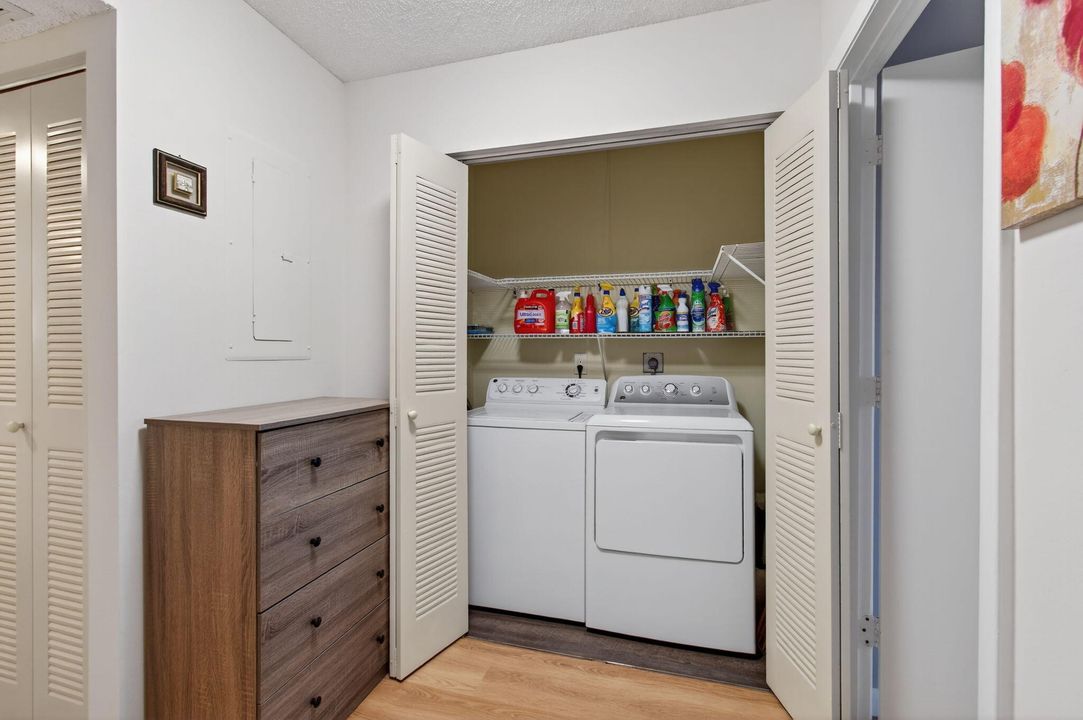 For Sale: $229,000 (2 beds, 2 baths, 1160 Square Feet)