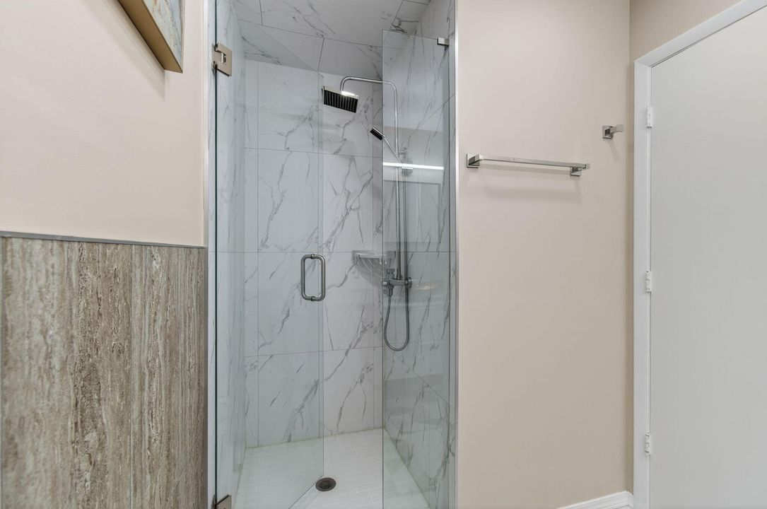 For Sale: $229,000 (2 beds, 2 baths, 1160 Square Feet)