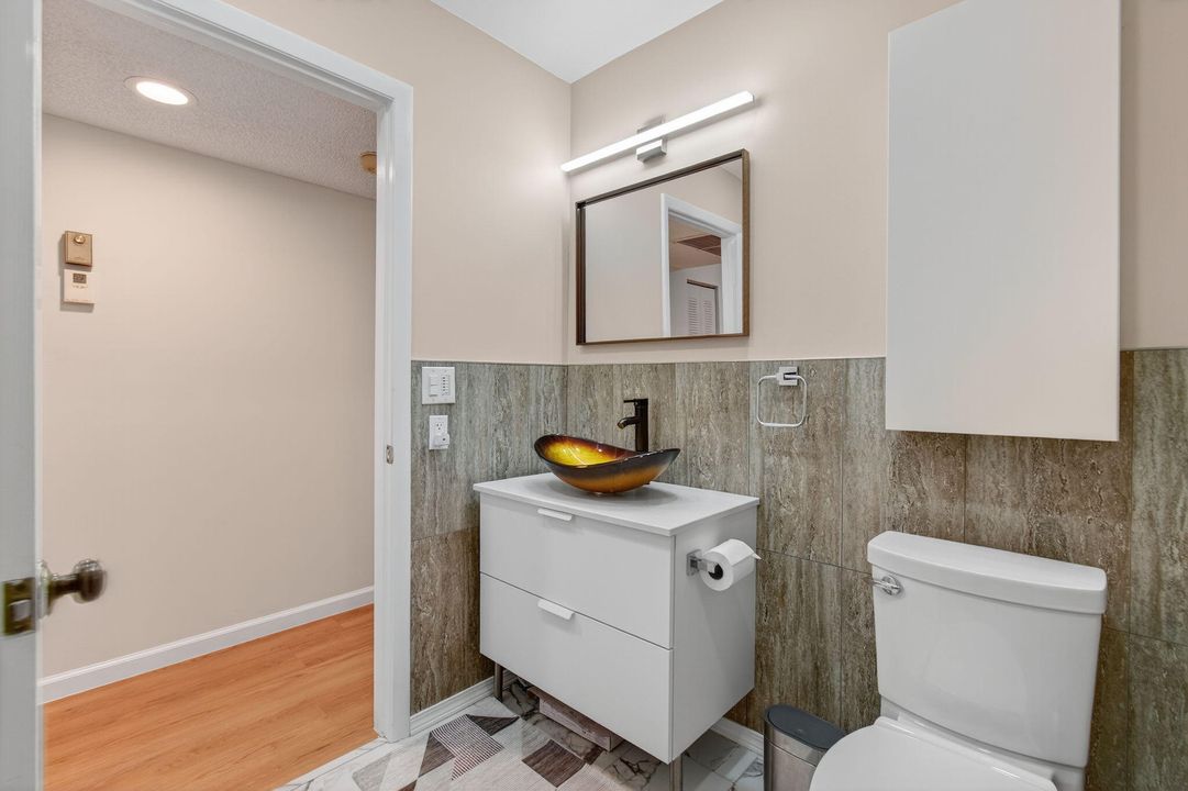 For Sale: $229,000 (2 beds, 2 baths, 1160 Square Feet)