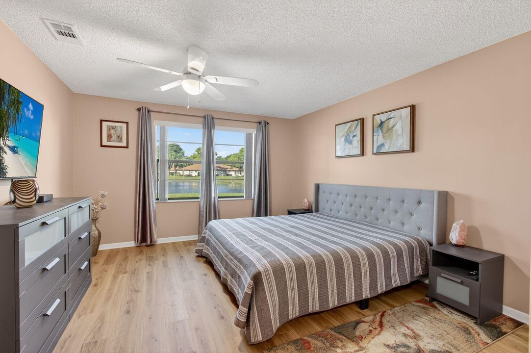 For Sale: $229,000 (2 beds, 2 baths, 1160 Square Feet)