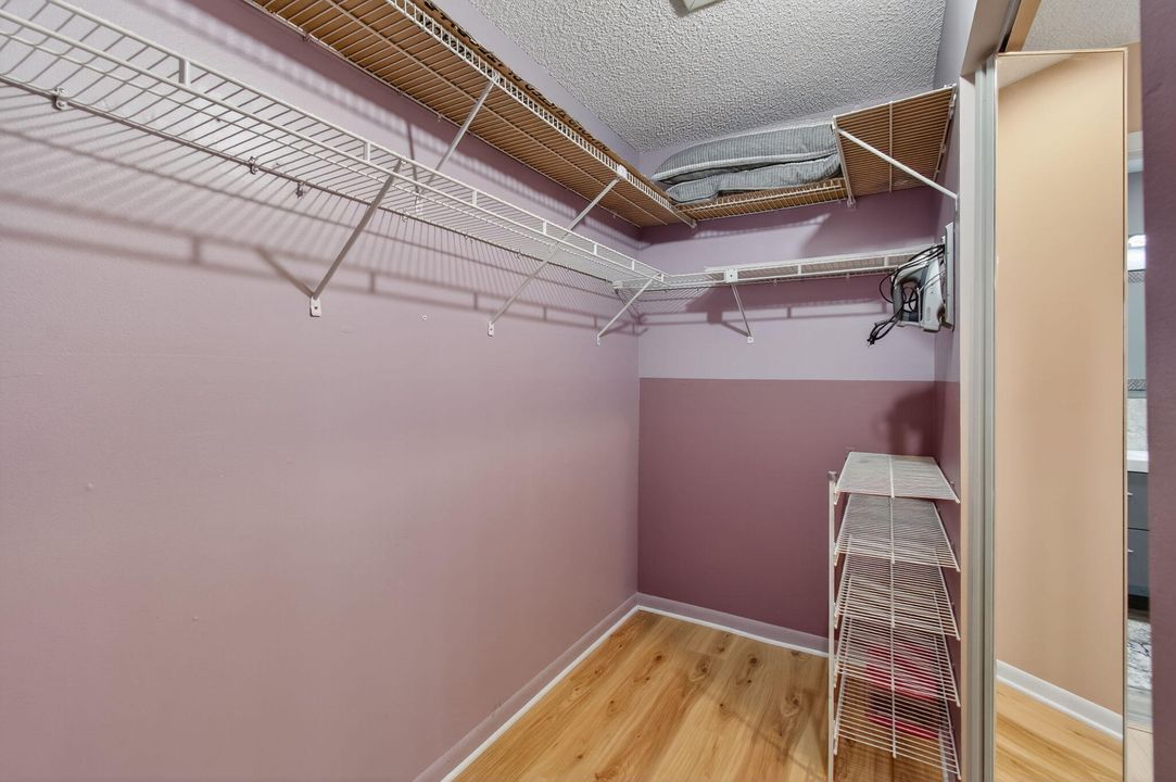 For Sale: $229,000 (2 beds, 2 baths, 1160 Square Feet)