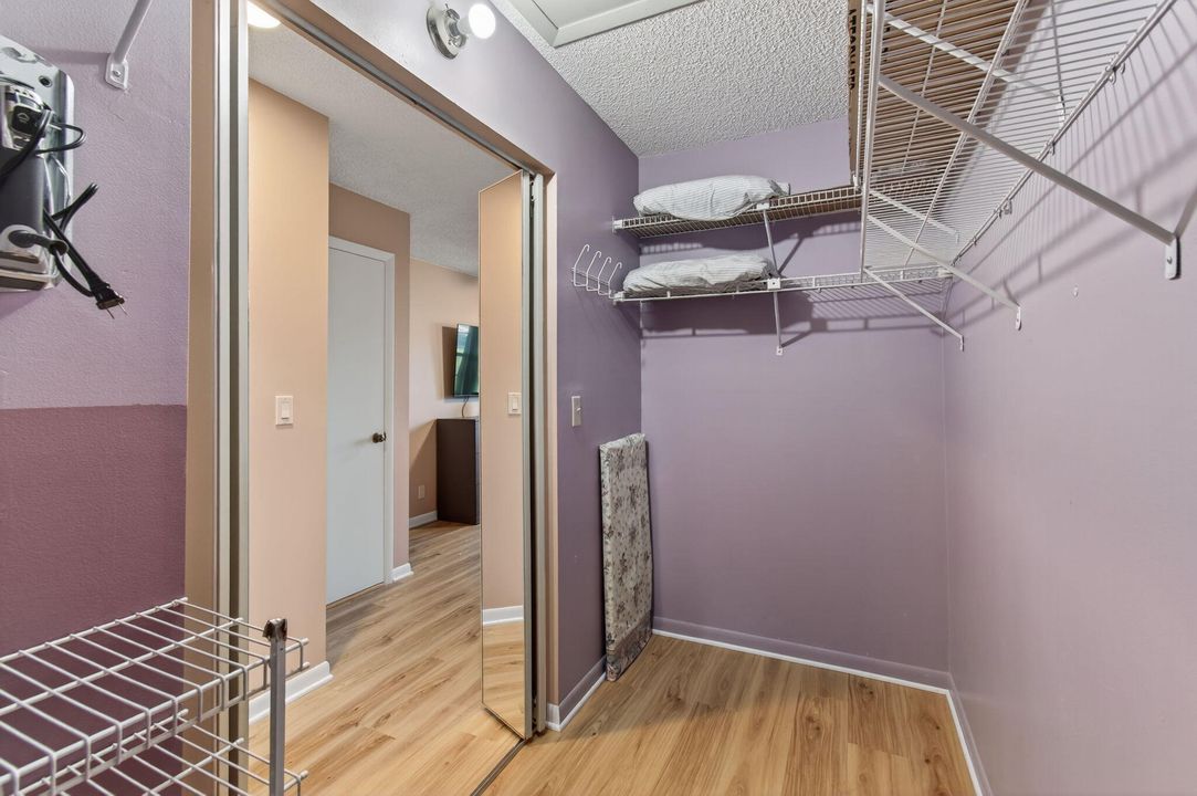 For Sale: $229,000 (2 beds, 2 baths, 1160 Square Feet)