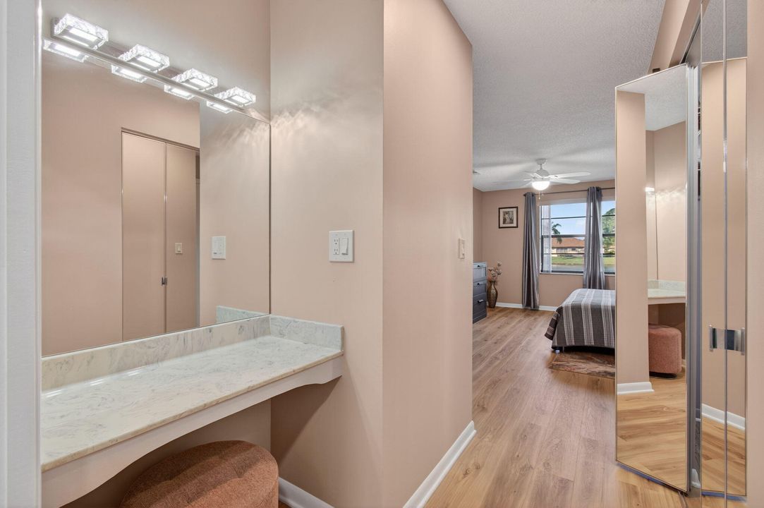 For Sale: $229,000 (2 beds, 2 baths, 1160 Square Feet)