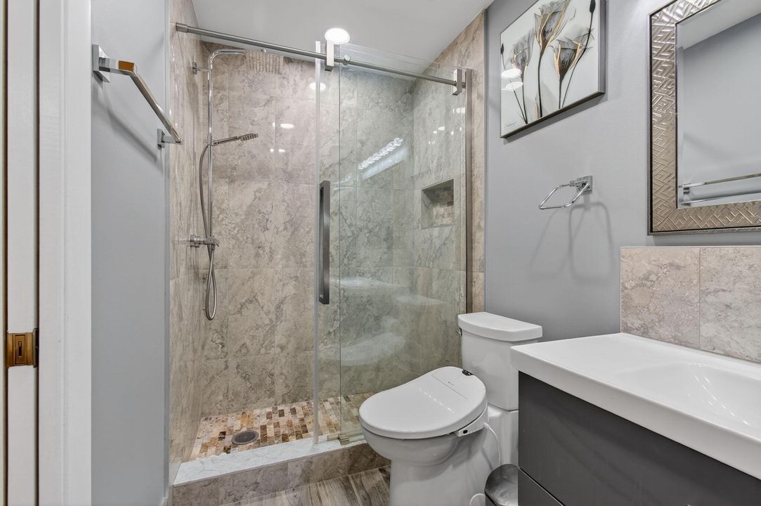 For Sale: $229,000 (2 beds, 2 baths, 1160 Square Feet)