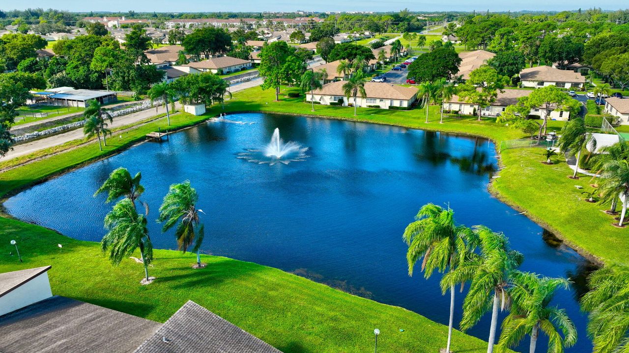 For Sale: $229,000 (2 beds, 2 baths, 1160 Square Feet)