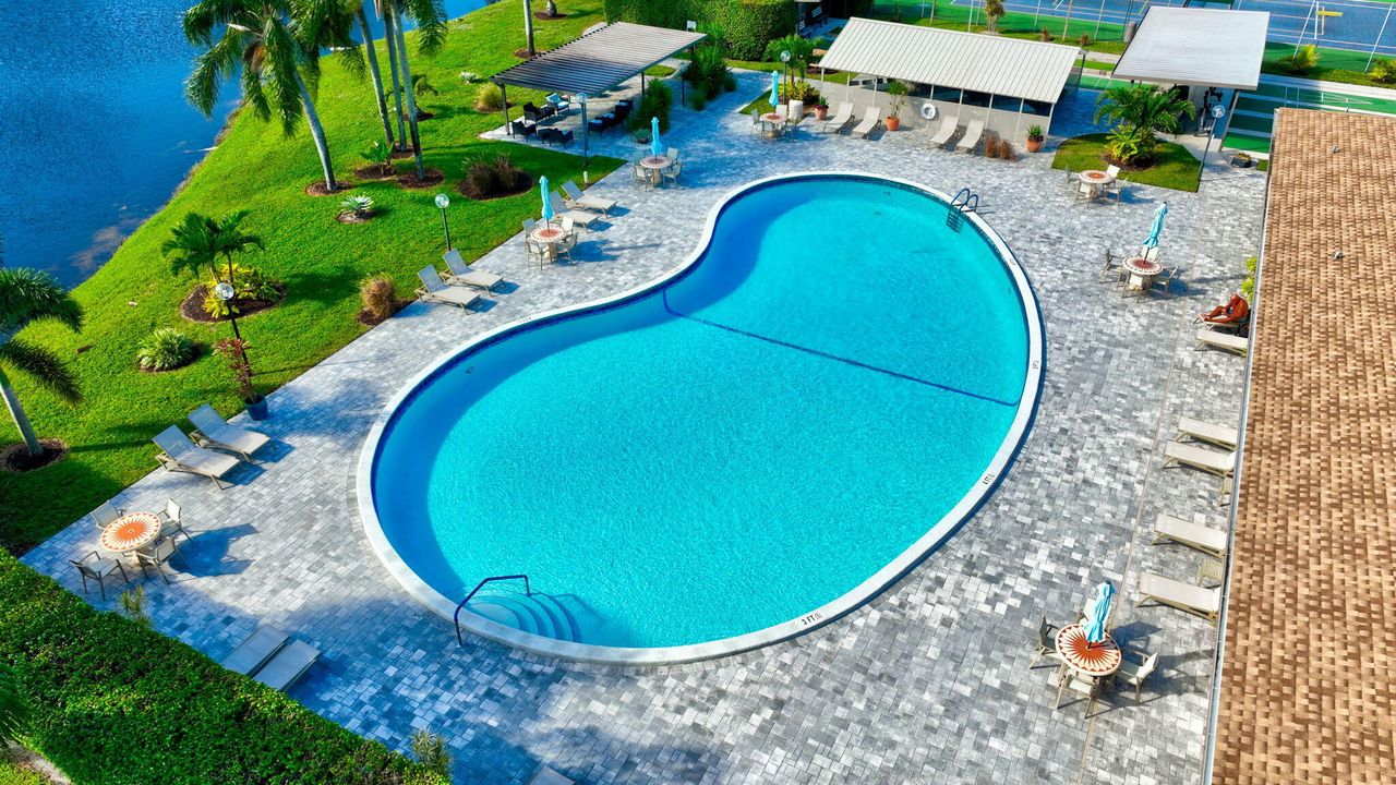 For Sale: $229,000 (2 beds, 2 baths, 1160 Square Feet)