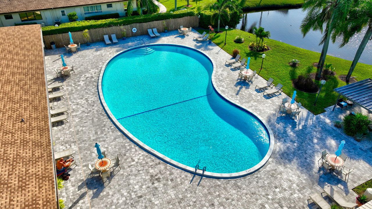 For Sale: $229,000 (2 beds, 2 baths, 1160 Square Feet)