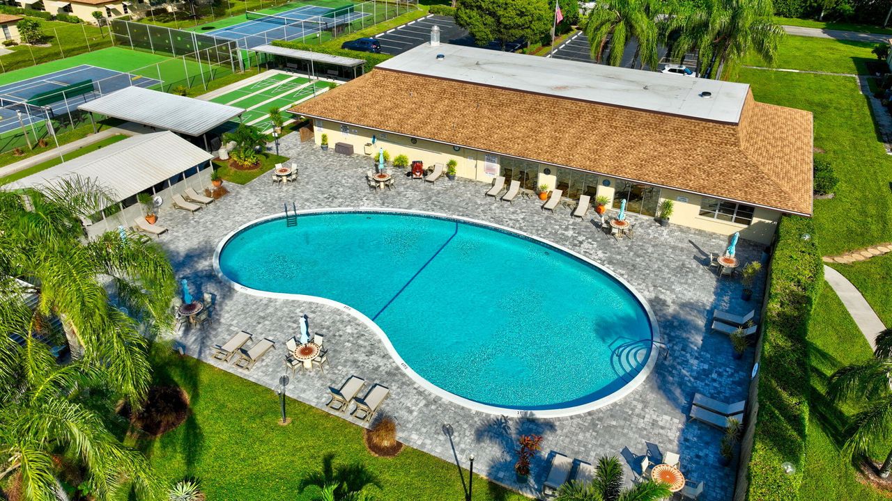 For Sale: $229,000 (2 beds, 2 baths, 1160 Square Feet)