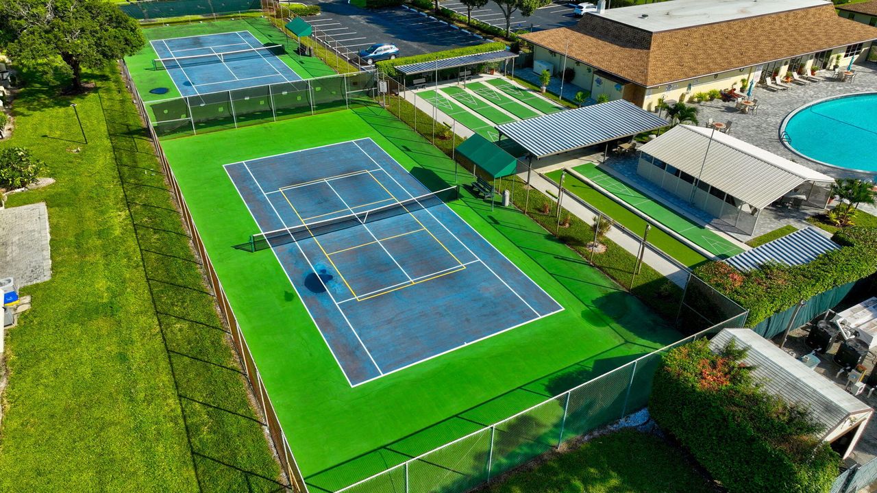 For Sale: $229,000 (2 beds, 2 baths, 1160 Square Feet)