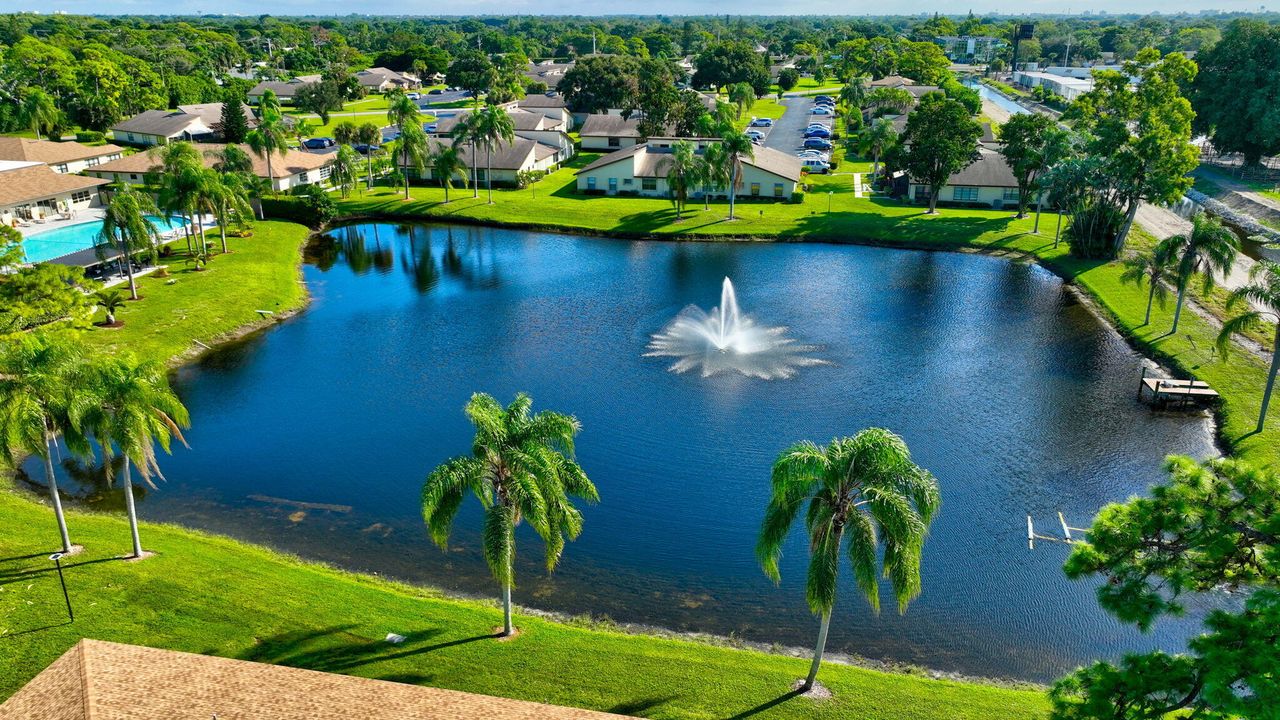 For Sale: $229,000 (2 beds, 2 baths, 1160 Square Feet)