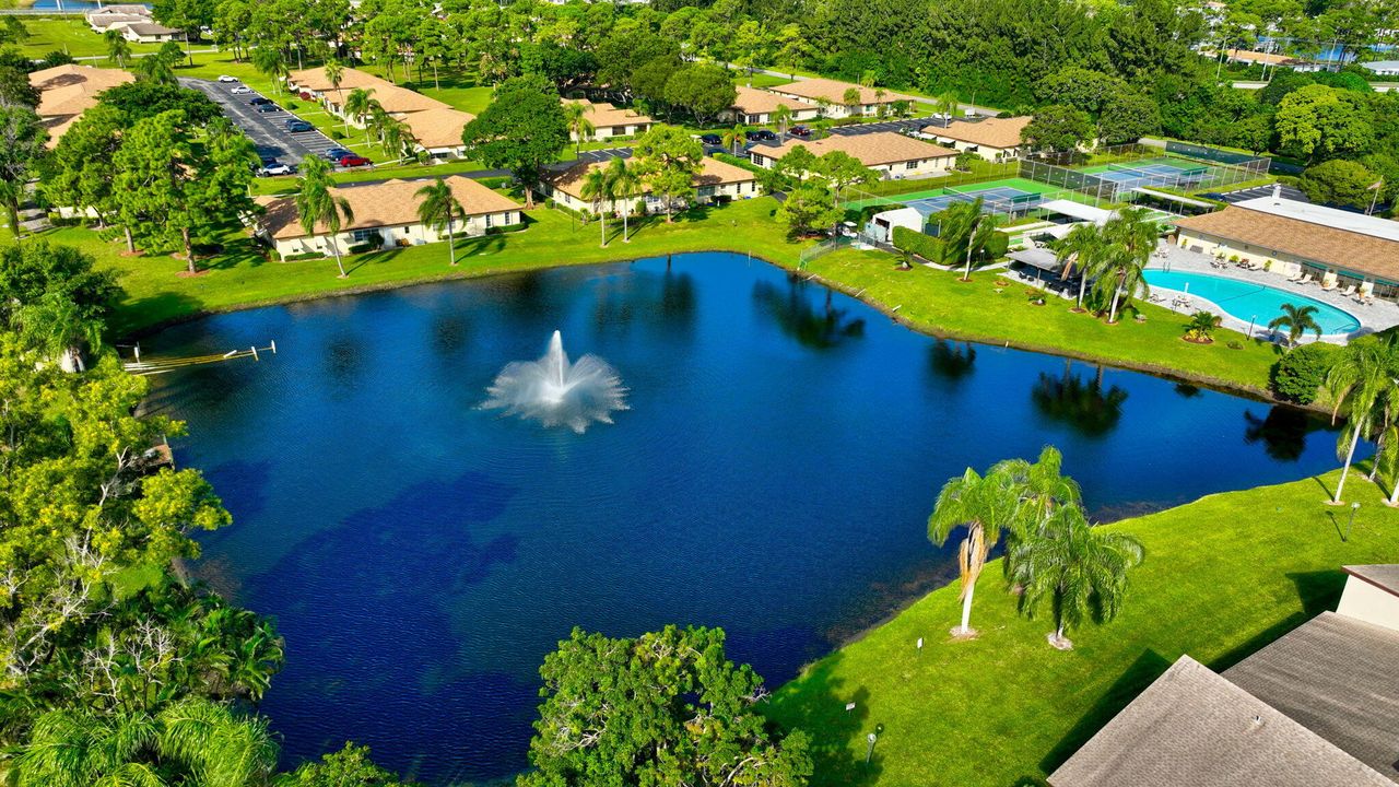 For Sale: $229,000 (2 beds, 2 baths, 1160 Square Feet)