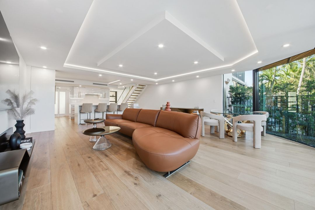 For Sale: $1,899,000 (3 beds, 2 baths, 1950 Square Feet)