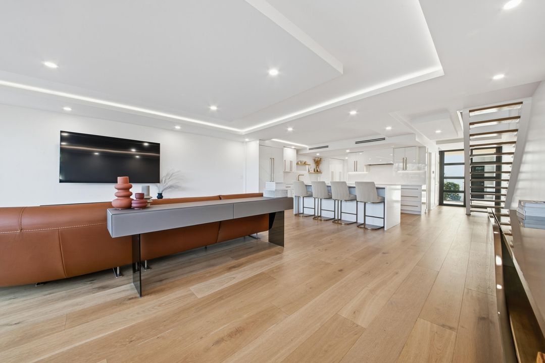 For Sale: $1,899,000 (3 beds, 2 baths, 1950 Square Feet)