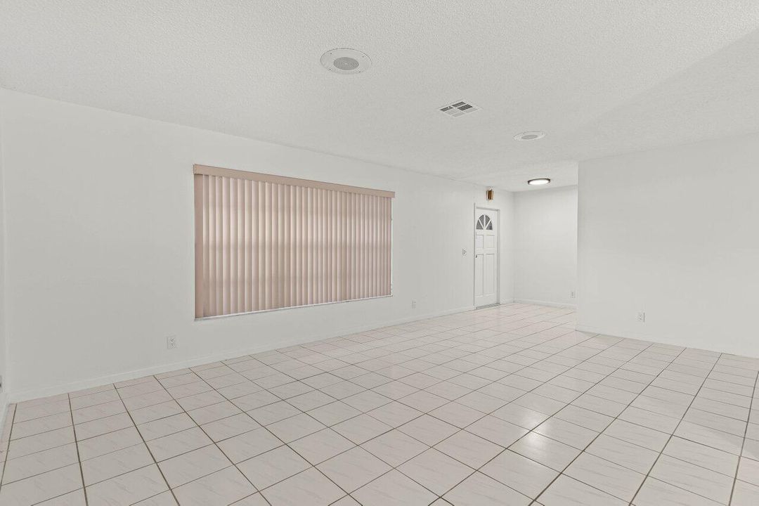 For Rent: $3,500 (3 beds, 2 baths, 1642 Square Feet)