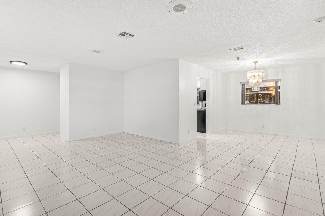 For Rent: $3,500 (3 beds, 2 baths, 1642 Square Feet)