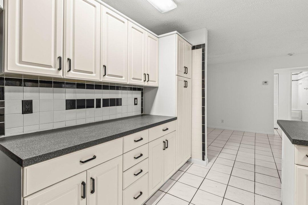 For Rent: $3,500 (3 beds, 2 baths, 1642 Square Feet)