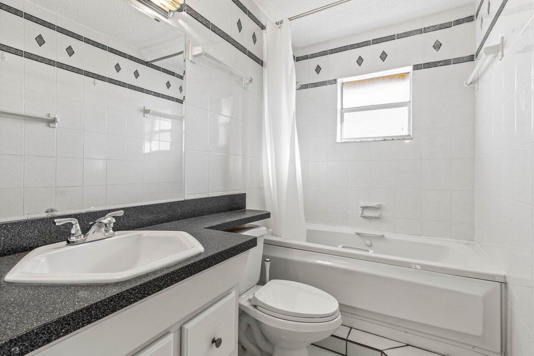 For Rent: $3,500 (3 beds, 2 baths, 1642 Square Feet)