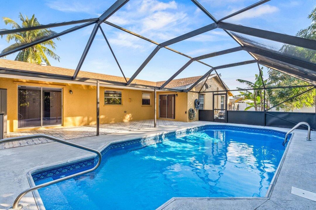 For Rent: $3,500 (3 beds, 2 baths, 1642 Square Feet)