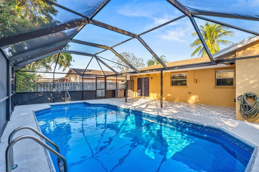 For Rent: $3,500 (3 beds, 2 baths, 1642 Square Feet)