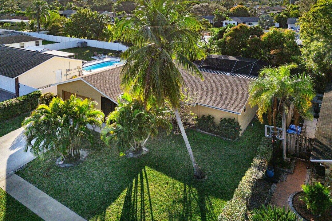 For Rent: $3,500 (3 beds, 2 baths, 1642 Square Feet)