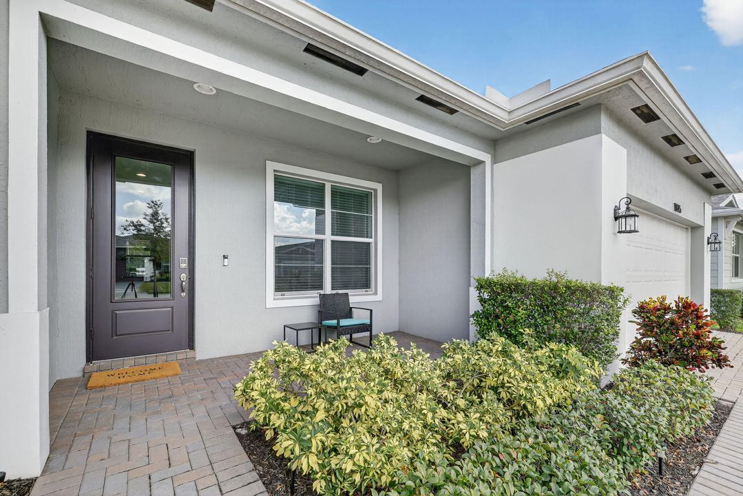 Active With Contract: $435,000 (3 beds, 2 baths, 2100 Square Feet)