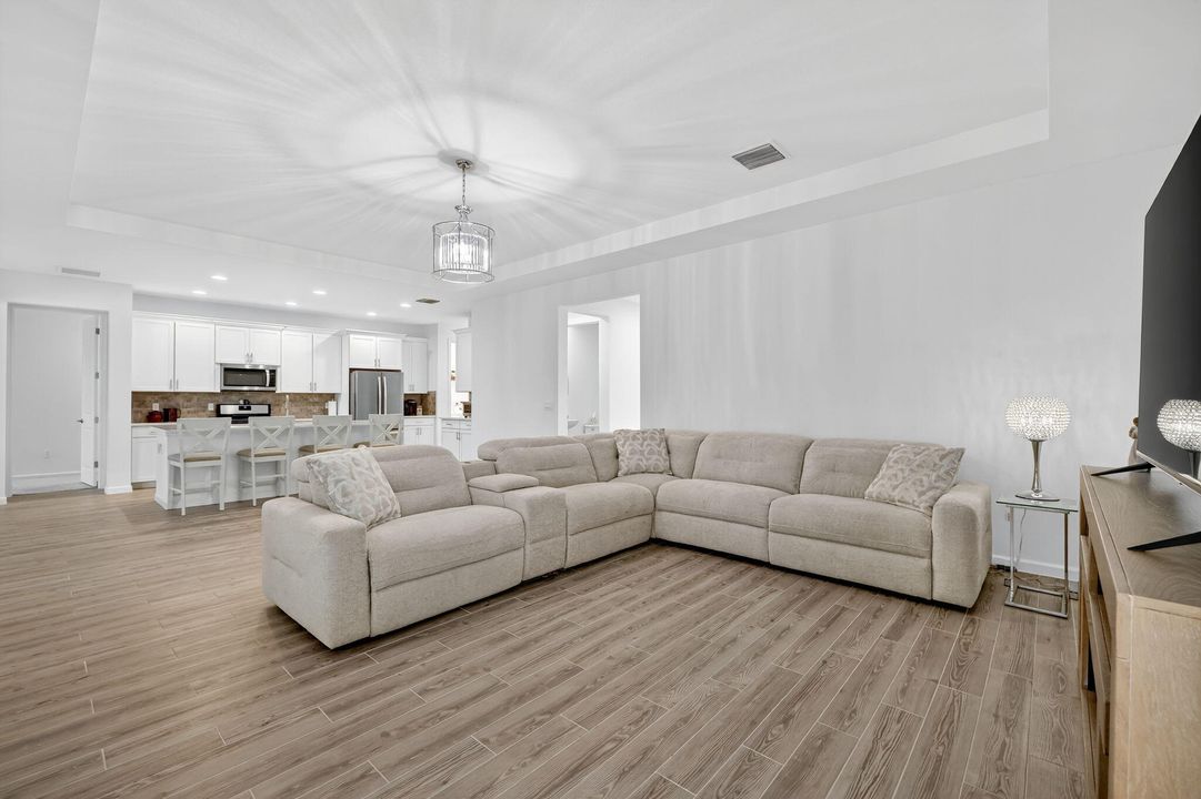 Active With Contract: $435,000 (3 beds, 2 baths, 2100 Square Feet)