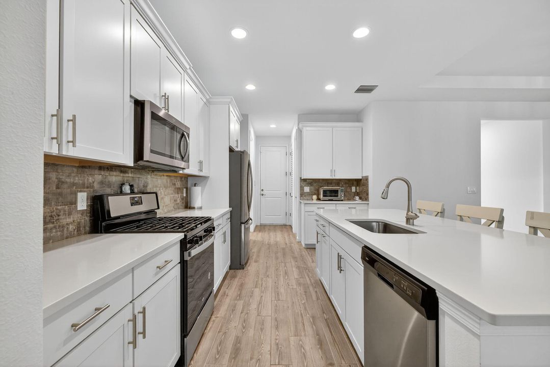 Active With Contract: $435,000 (3 beds, 2 baths, 2100 Square Feet)