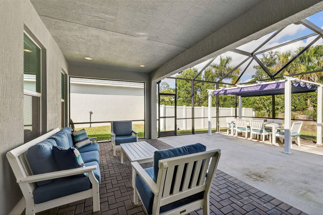 Active With Contract: $435,000 (3 beds, 2 baths, 2100 Square Feet)