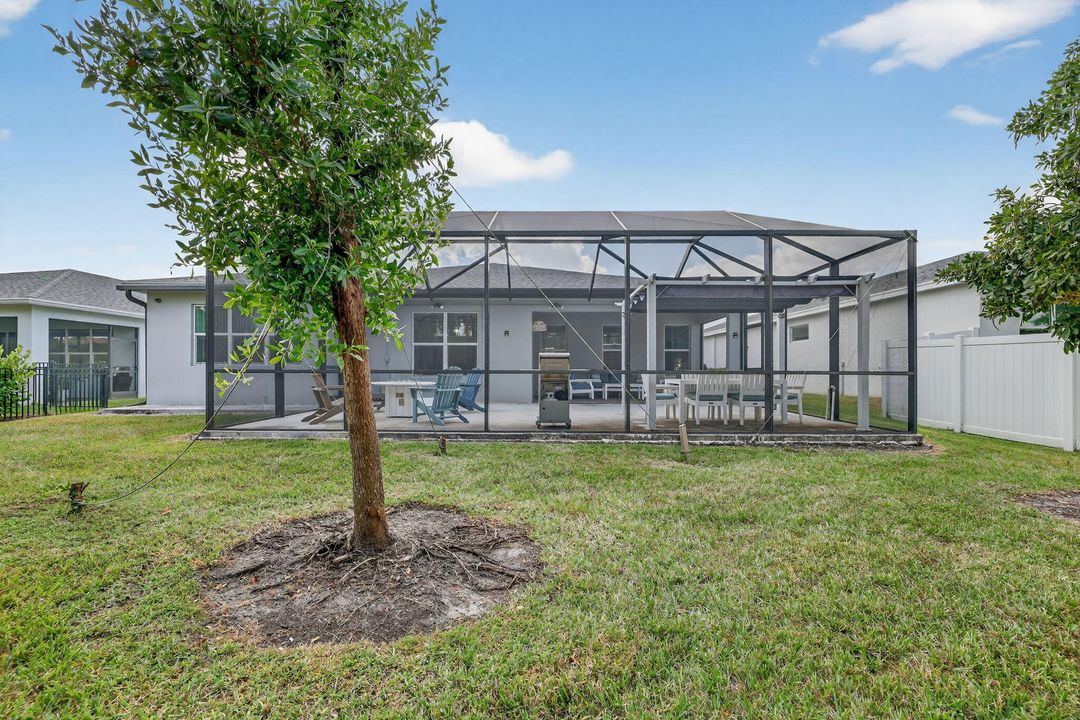 Active With Contract: $435,000 (3 beds, 2 baths, 2100 Square Feet)